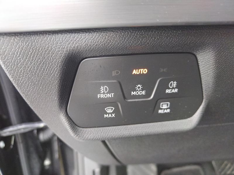 Seat Leon 2.0 TDi DSG 7st. FR-Line - fotka 21 z 29