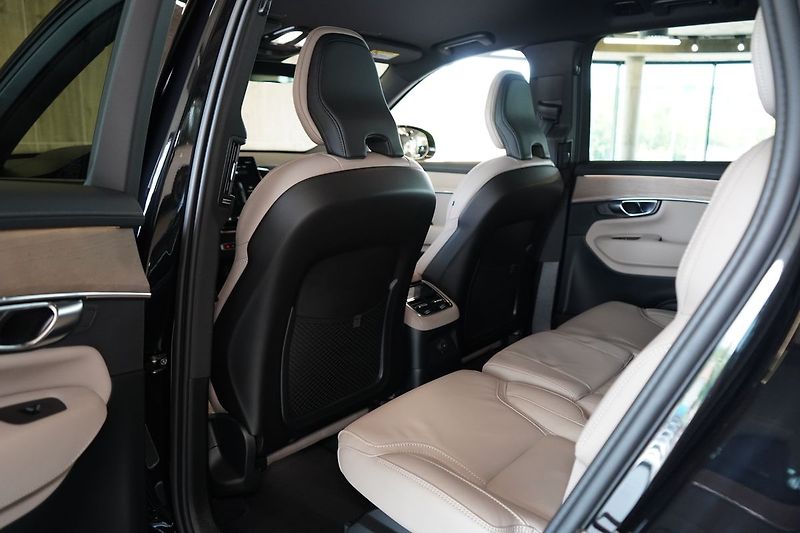 Volvo XC90 T8 PLUS Dark, Ventilace, 360° - fotka 44 z 50