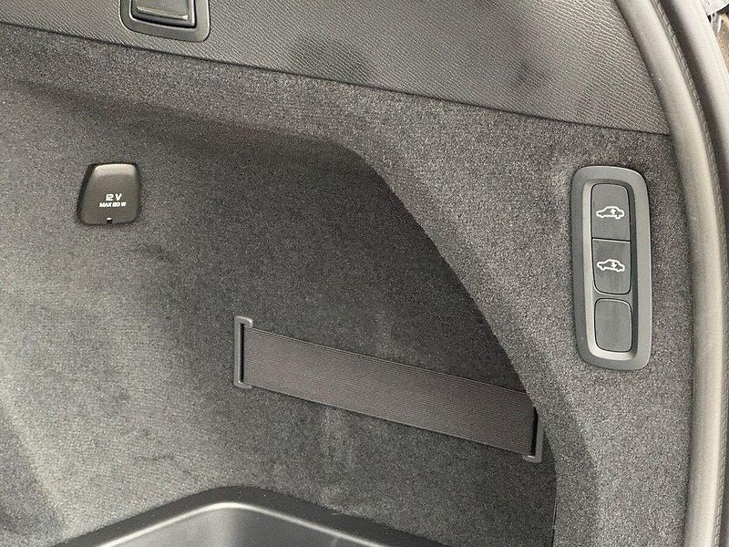 Volvo XC90 B5,ULTRA,VZDUCH,B&W,masáž - fotka 15 z 22