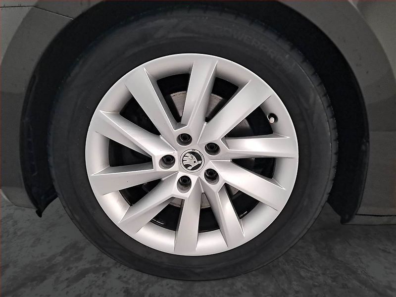 Škoda Superb (2017) 2.0 TDI, Automat, Navi, Xenony - fotka 15 z 18