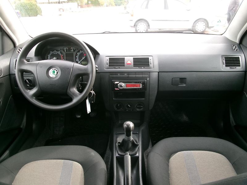 Škoda Fabia (2006) 1,4 16V KLIMA 2.MAJ - fotka 19 z 23