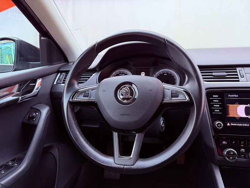 Škoda Octavia 2.0 TDI Style, ČR, Serviska - fotka 16 z 29