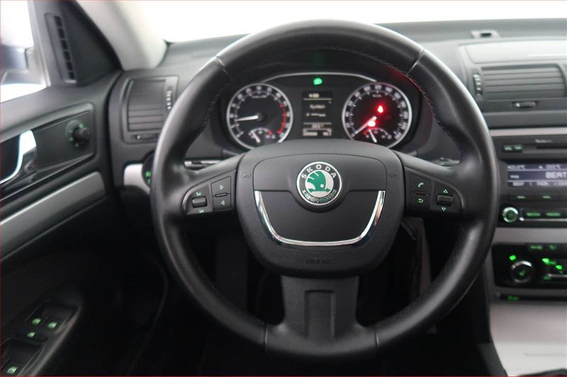 Škoda Octavia (2010) Ambiente 1.6 TDI 4x4, 4X4 - fotka 15 z 17