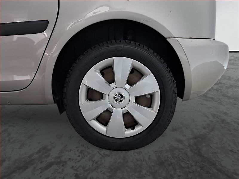 Škoda Roomster (2008) Comfort 1.2 12V, nová STK - fotka 14 z 15