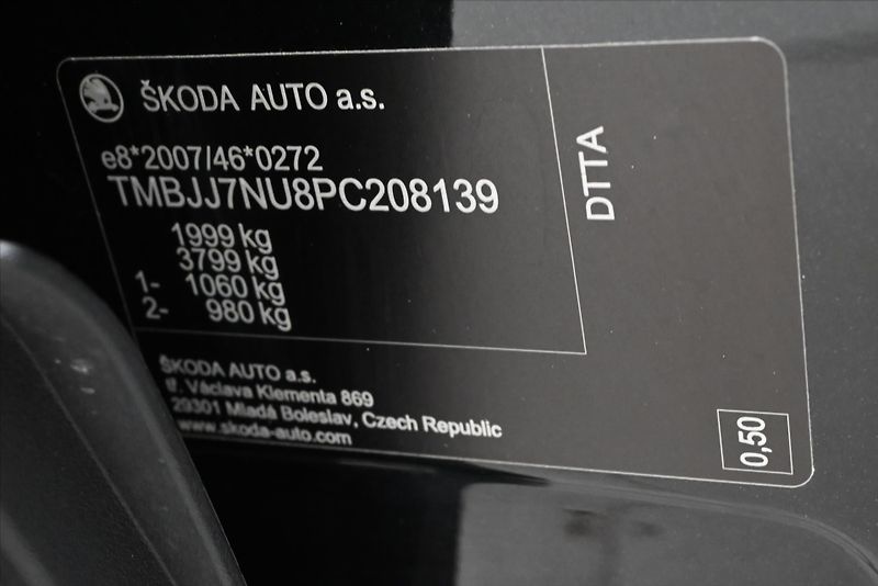 Škoda Karoq 2,0 TDI 110 kW VIRTUAL Kamera - fotka 12 z 30