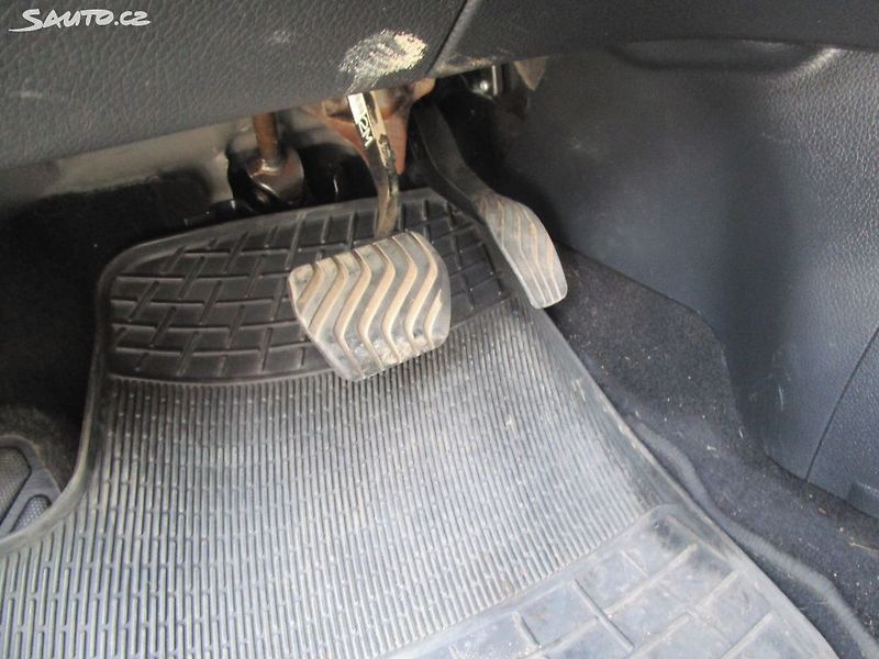 Nissan Qashqai 1,6DCI-96KW-AUTOMAT - fotka 20 z 28