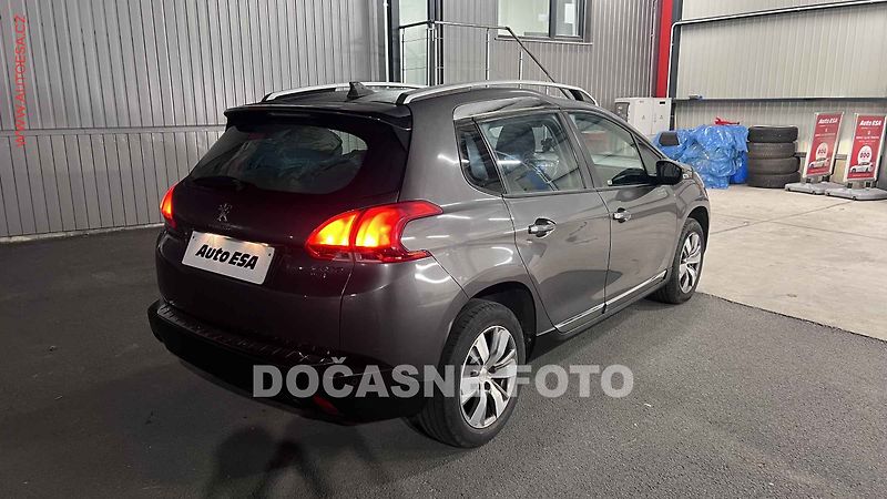 Peugeot 2008 (2015) 1.2 PT, ČR, GT Line - fotka 2 z 4