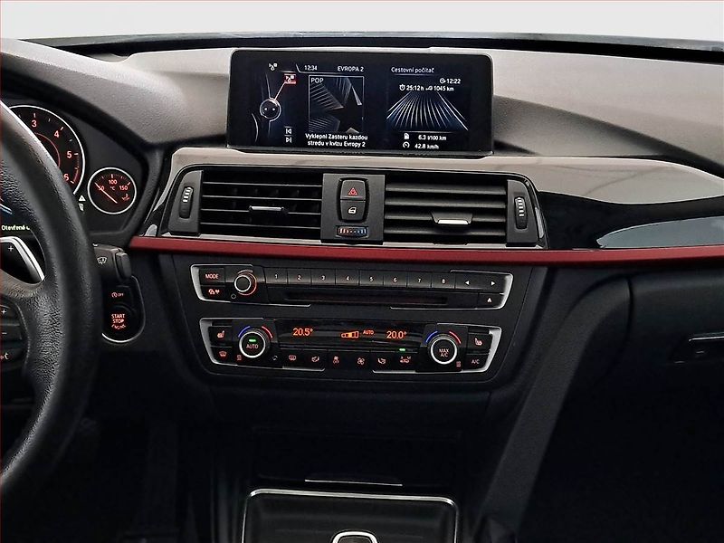 BMW Řada 3 (2015) 320 d, Automat, Navi, Xenony - fotka 12 z 19