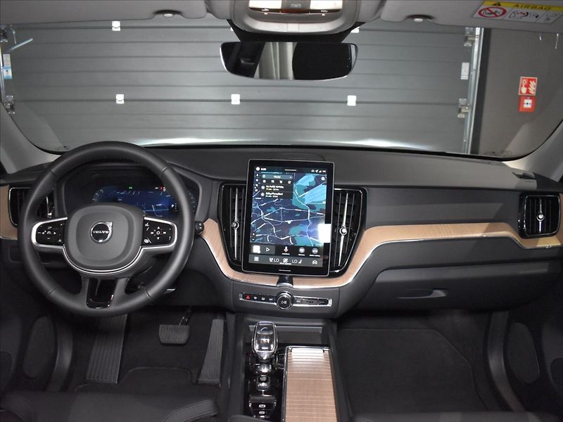 Volvo XC60 2,0 B5 AWD PLUS BLIS,Bezklíč - fotka 13 z 23