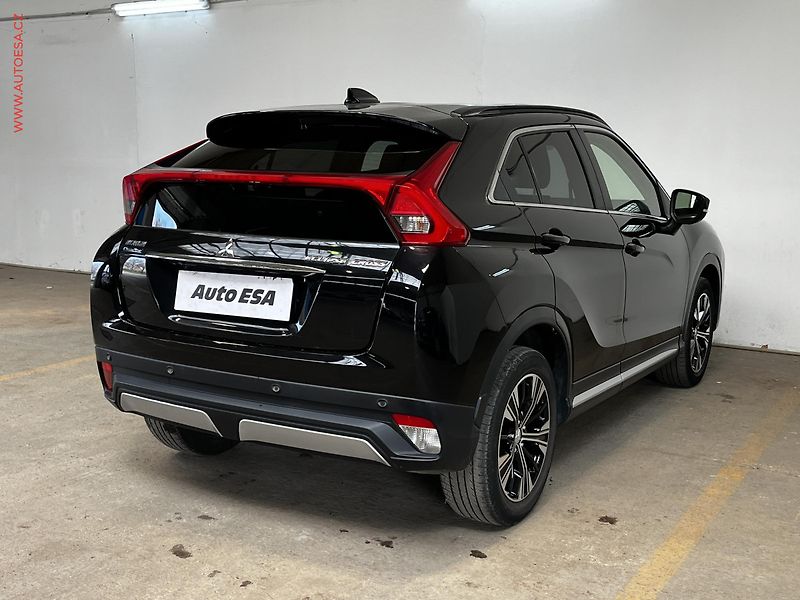 Mitsubishi Eclipse Cross (2018) 1.5 T-MIVEC, Intense - fotka 4 z 17