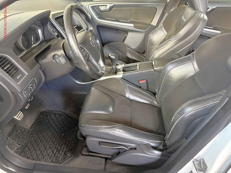 Volvo XC60 (2014) 2.0 D4, ČR, STK7/28, výhřev - fotka 9 z 14