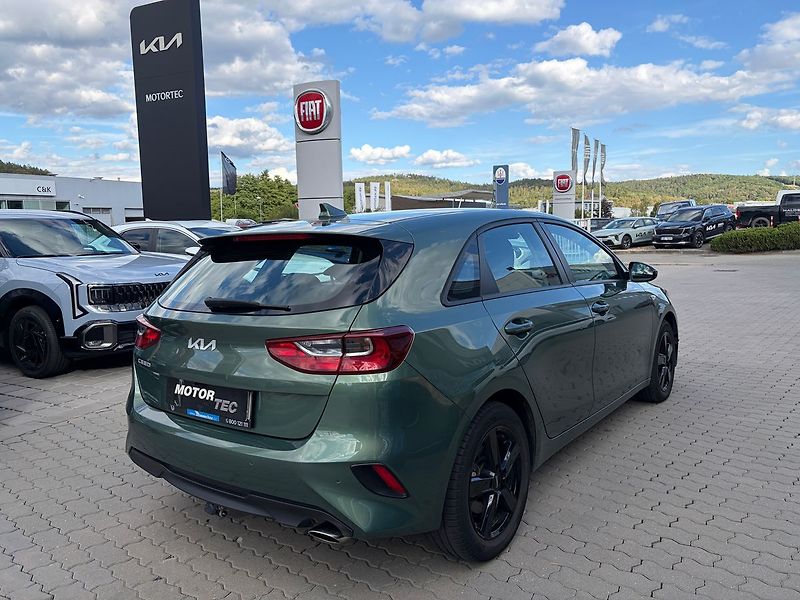 Kia Ceed 1.5 T-GDi Exclusive 118kW - fotka 3 z 9
