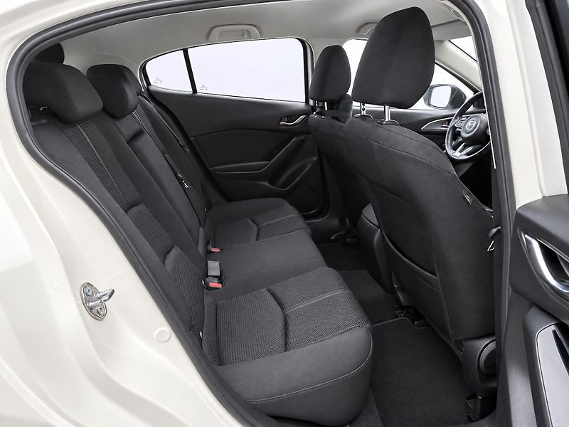 Mazda 3 2,0 Skyactiv-G 88kW Aut. Revol - fotka 12 z 30