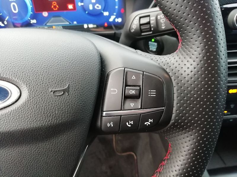 Ford Kuga 2,5 HEV FWD CVT ST-Line X - fotka 9 z 20