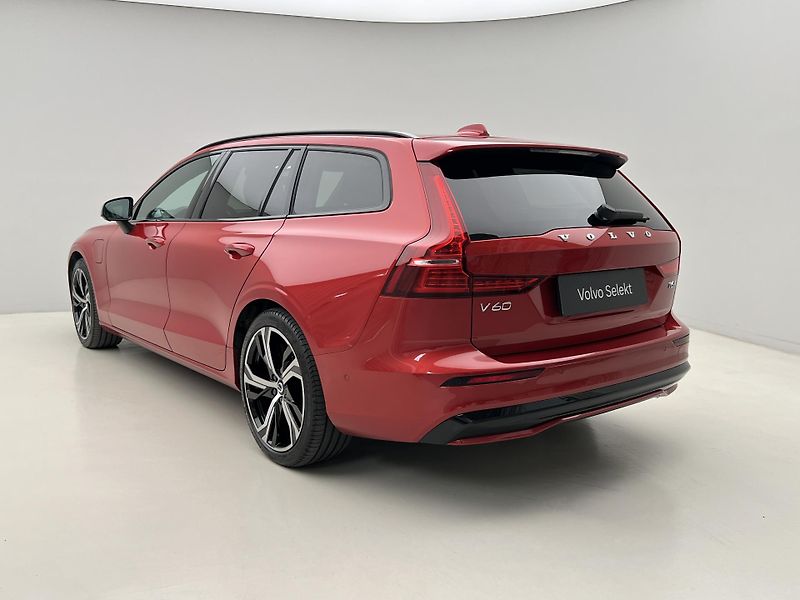 Volvo V60 T6 AWD DARK PLUS RECHARGE AUT - fotka 11 z 48