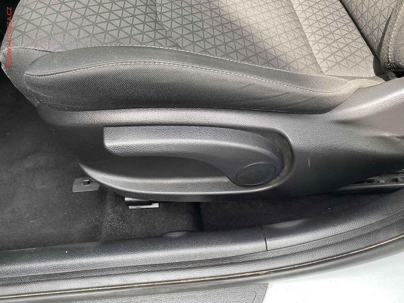 Kia Ceed (2019) 1.4 T-GDi, Vision, navi - fotka 14 z 19