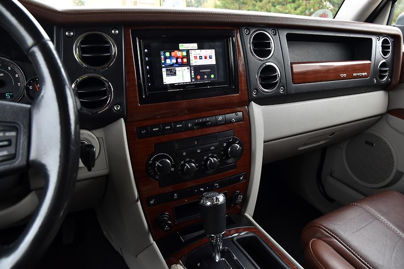 Jeep Commander 3.0 CRD V6 AT 4WD LIMITED,7SED - fotka 18 z 50
