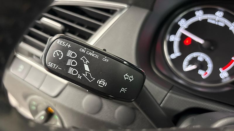 Škoda Fabia 1.0 TSI Ambition Combi - fotka 14 z 25