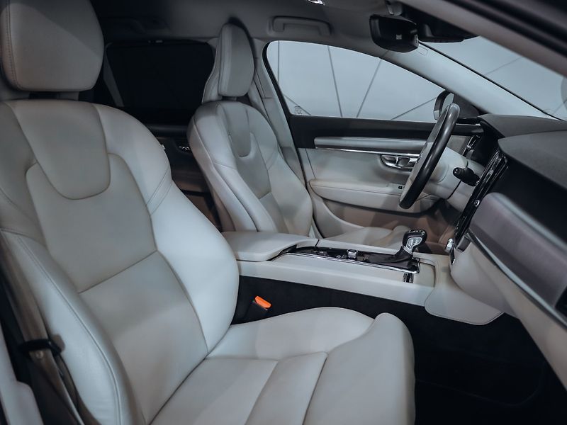 Volvo V90 D5 Momentum 173 kW AWD - fotka 25 z 30
