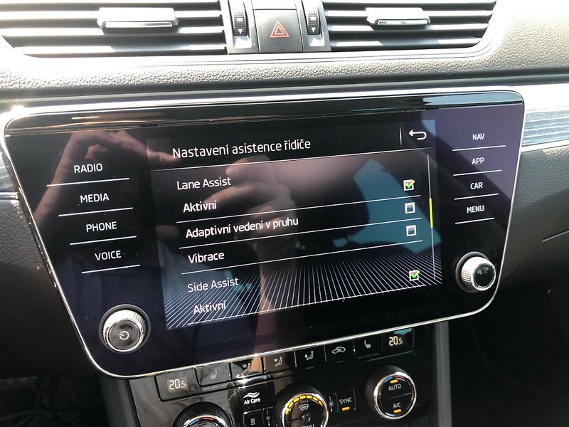 Škoda Superb COMBI 2.0 TSi DSG 7st. STYLE - fotka 23 z 30