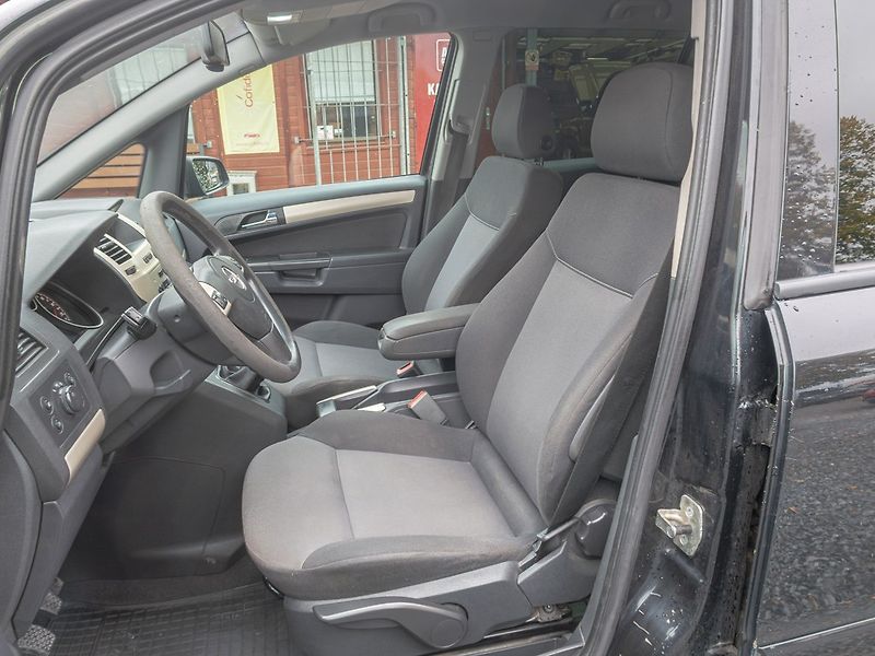 Opel Zafira (2008) 1.9D 88KW - 7 sedadel - fotka 13 z 40