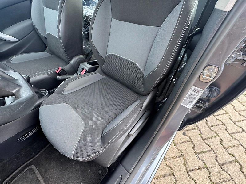 Citroën C3 (2012) 1,4i 70 KW KILOMETRY 2. MAJ - fotka 21 z 42