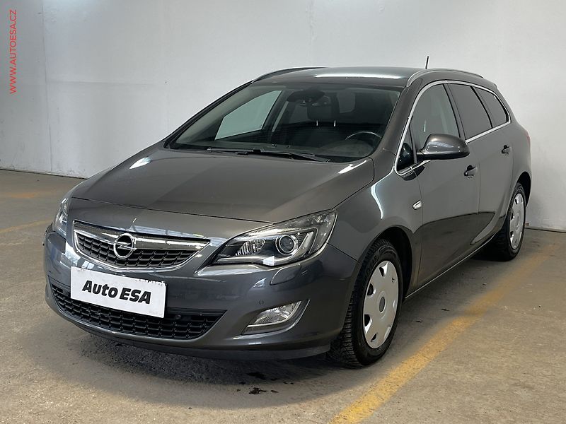 Opel Astra (2011) 1.6i, xenon, autoAC - fotka 3 z 15