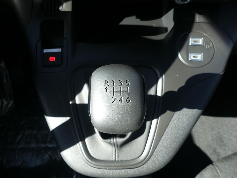 Citroën Berlingo (2026) XL PLUS PROFI Petrol 110k MAN - fotka 16 z 18