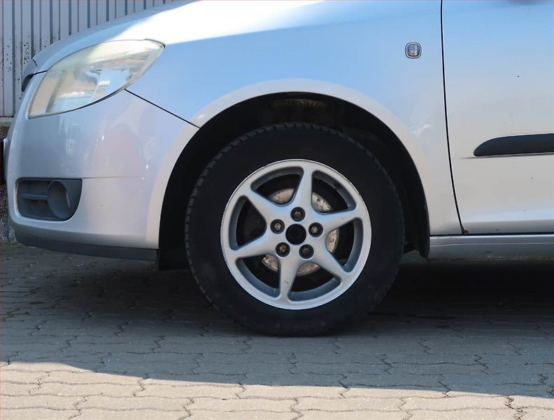 Škoda Fabia (2008) 1.2, nová STK, plně pojízdný - fotka 14 z 16