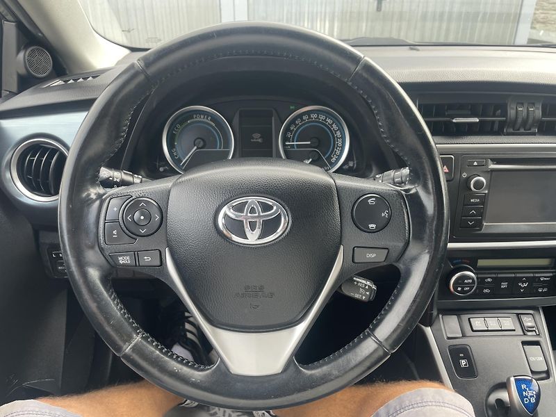 Toyota Auris 1.8i 16v HYBRID AUT SERVIS TOP - fotka 158 z 172