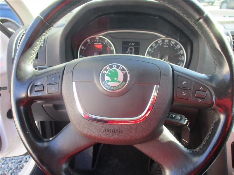 Škoda Octavia 1,4 TSi, Navi,aut.klima,servis - fotka 23 z 45