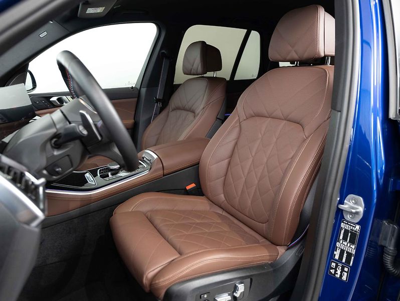 BMW X5 M60i - fotka 17 z 22