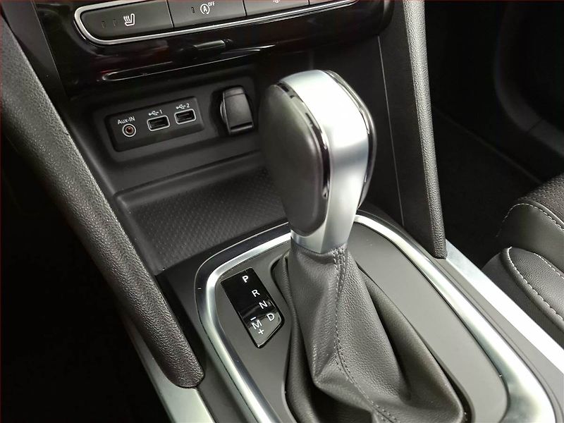 Renault Mégane (2021) 1.3 TCe, Automat, Kůže - fotka 13 z 21