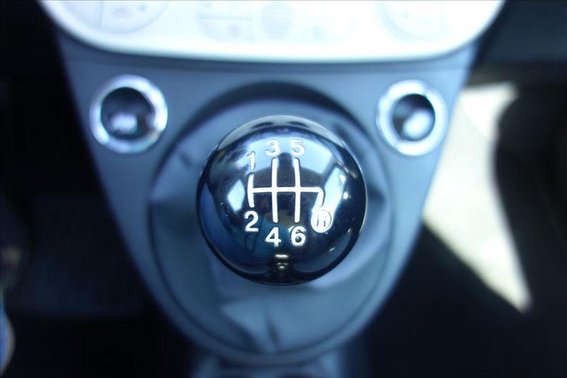 Fiat 500C 1,0 i BSG, SERVIS. KN., NAVI. - fotka 23 z 41