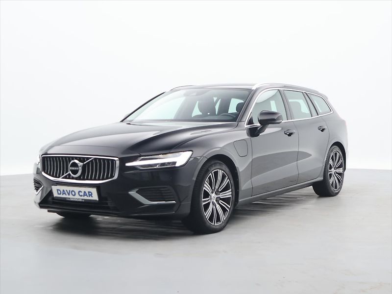 Volvo V60 2,0 T6 186kW 4x4 MomentumPro - fotka 3 z 28