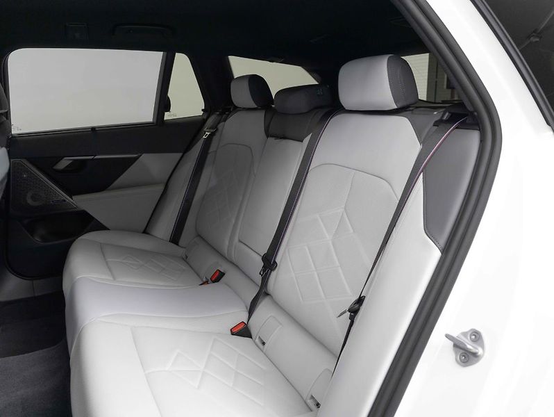 BMW Řada 5 540d xDrive Touring - fotka 22 z 22