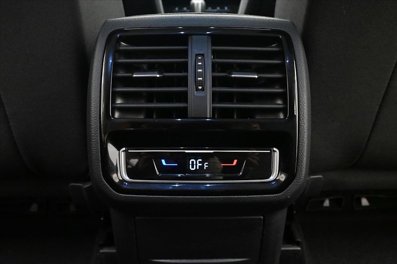 Volkswagen Passat 2,0 TDI 110KW DSG BUSINESS Zár - fotka 22 z 31