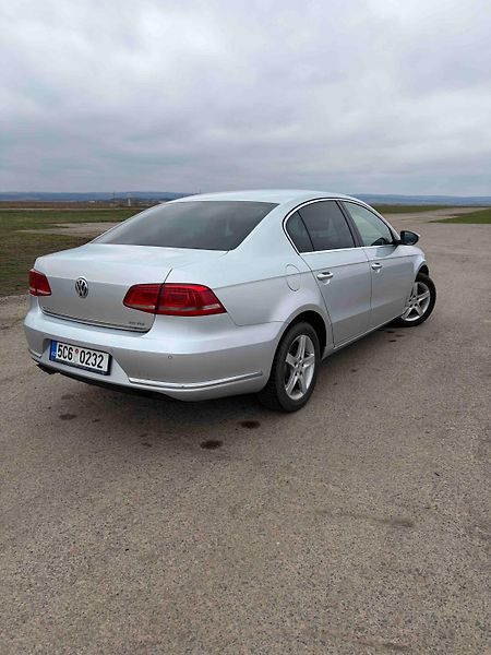 Volkswagen Passat (2012) 2.0 /103kW - fotka 2 z 15