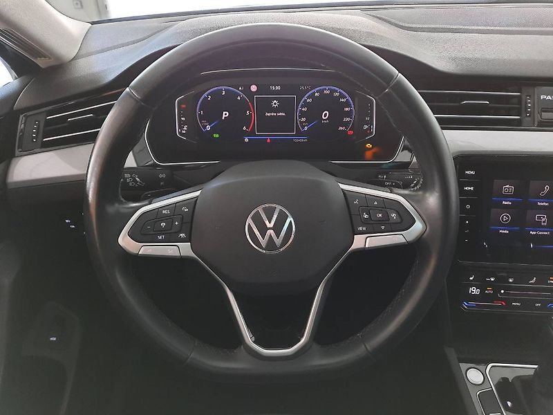 Volkswagen Passat Variant (2023) 2.0 TDI (110kW/150k) DSG, Busi - fotka 10 z 26