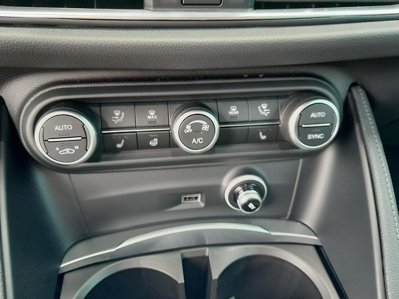 Alfa Romeo Stelvio (2026) Veloce 4x4 2,2 MTJ  210PS - fotka 30 z 33
