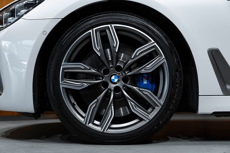 BMW Ostatní Li xDrive - fotka 2 z 32
