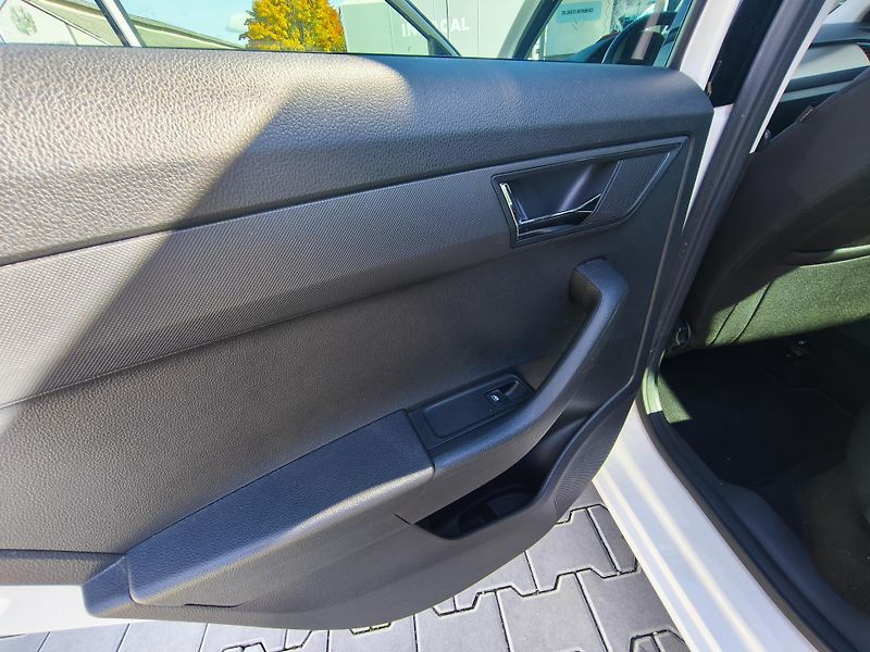 Škoda Fabia (2018) 1.2TSI, park.senzor, výhřev - fotka 20 z 21