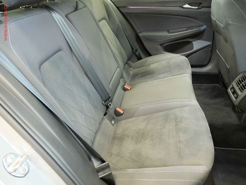 Volkswagen Golf (2021) 1.5ETSI, 2.maj,ČR, AT, navi - fotka 14 z 24