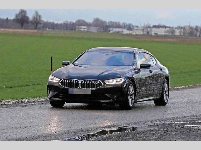 Zamaskovná testovací mula BMW řady 8 Gran Coupé.