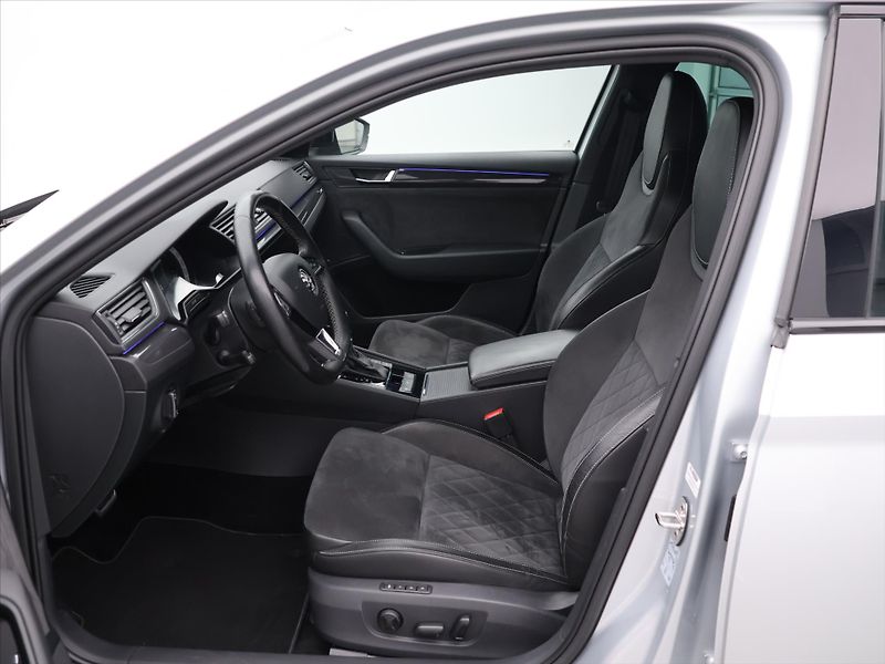 Škoda Superb 2,0 TDI 140kW DSG Sportline - fotka 11 z 28