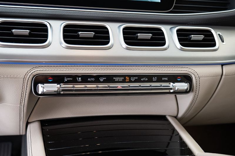 Mercedes-Benz GLE 350d 4MATIC / vzduch - fotka 14 z 21