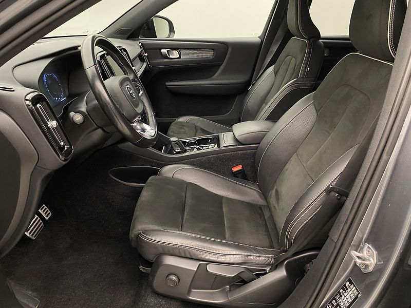 Volvo XC40 D4 AWD R-DESIGN AUT CZ - fotka 3 z 43