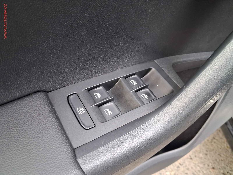 Škoda Octavia (2015) 1.6 TDi, Sport, DSG - fotka 13 z 17