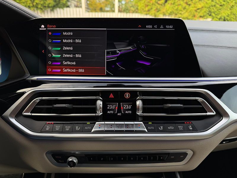 BMW X7 M50xD-R22-PANO-H&K-ČR-TOP STAV - fotka 26 z 53