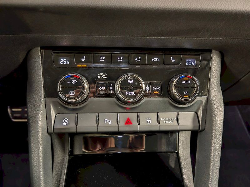 Škoda Karoq (2018) 2.0 TDI 110 kW DSG 4x4 Style P - fotka 17 z 29